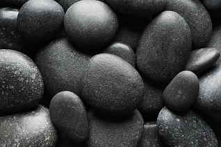 черная галька